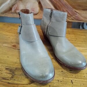 Kork Ease Isa Size 9.5 Gray Leather Ankle Boots with Buckle Strap